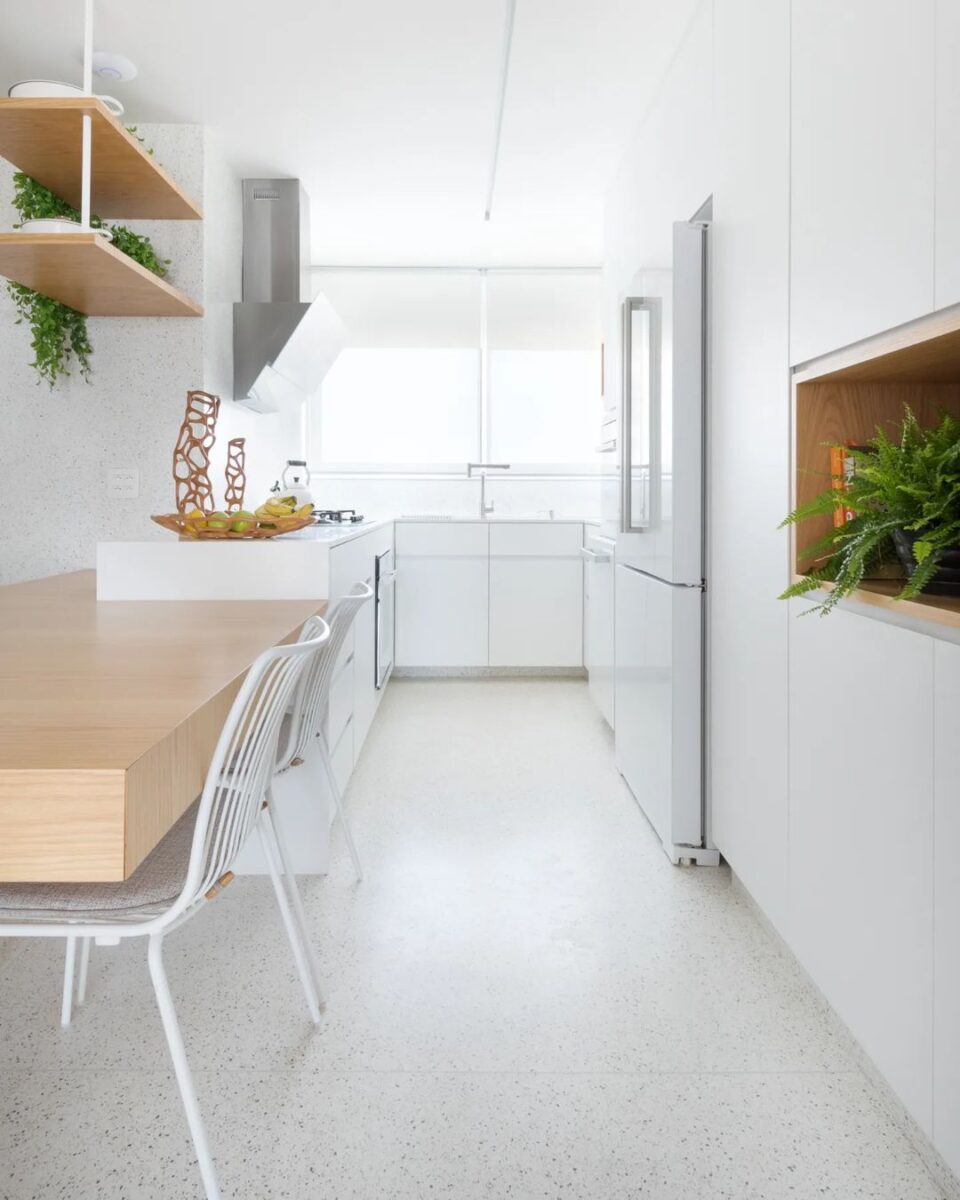 80 Projetos de Cozinha Branca para Decorar com Estilo 6 Débora Vassão Arquitetura e Interiores