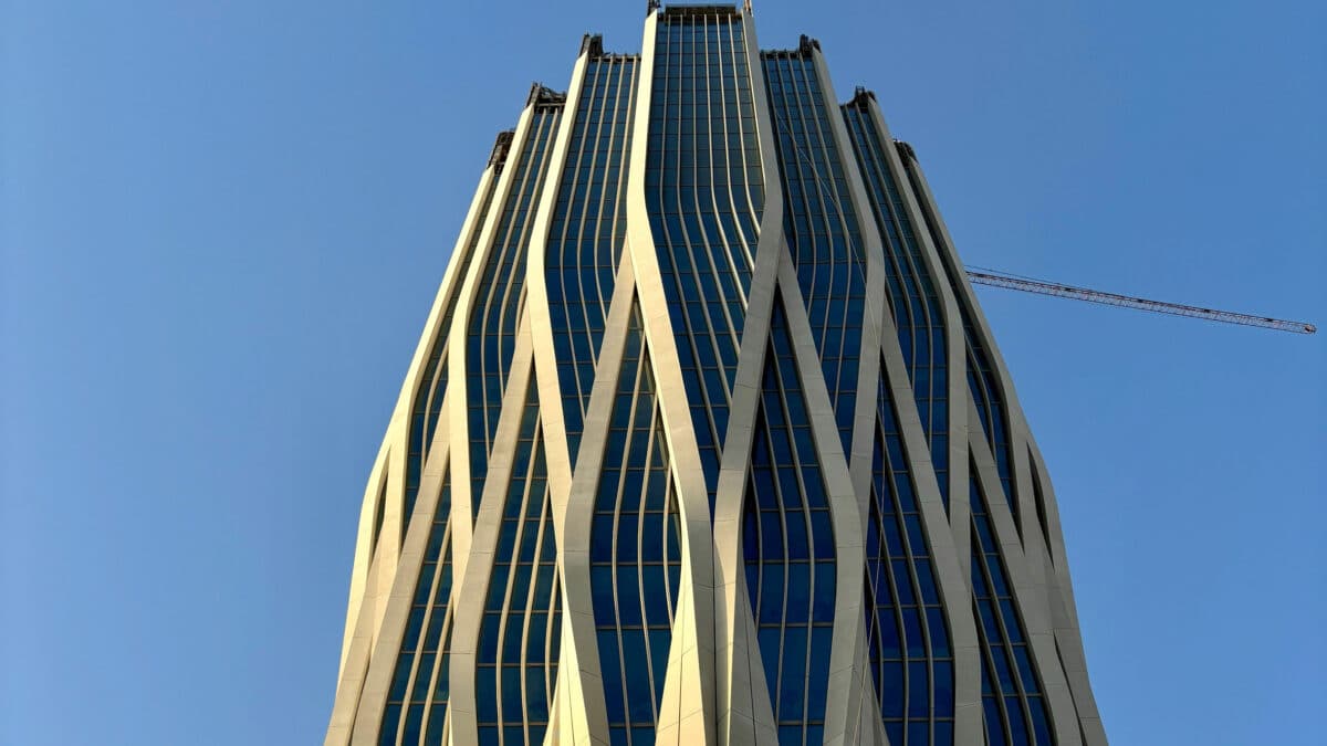 Impressionante arranha-céu do Banco Central do Iraque quase finalizado. 1 Impressionante arranha-céu do Banco Central do Iraque quase finalizado.
