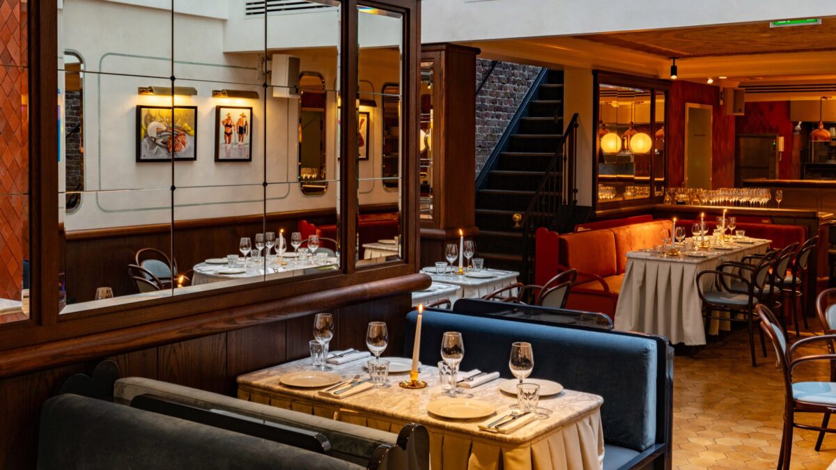 5 maneiras criativas de unir pubs britânicos e brasseries francesas no restaurante Henri. 1 5 maneiras criativas de unir pubs britânicos e brasseries francesas no restaurante Henri.