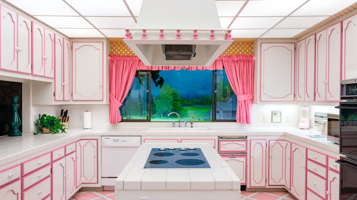 Bunker apocalíptico exibe kitsch extravagante e peculiaridade impressionante. 1 Bunker apocalíptico exibe kitsch extravagante e peculiaridade impressionante.