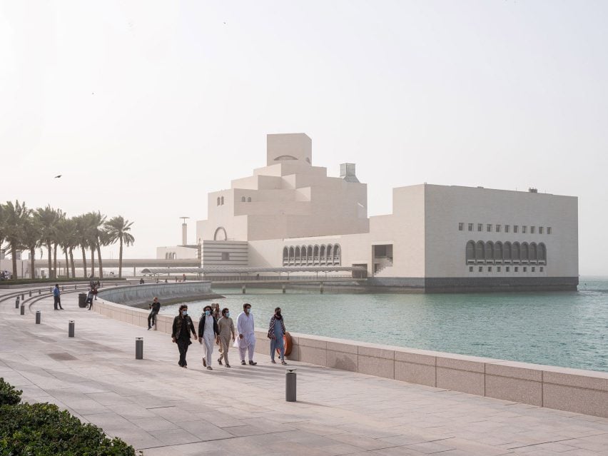 5 maneiras criativas de entender a inseparabilidade entre arquitetura e vida. 4 Imagem do Museu de Arte Islâmica em Doha, representando como Pei integrou elementos arquitetônicos tradicionais e modernos.