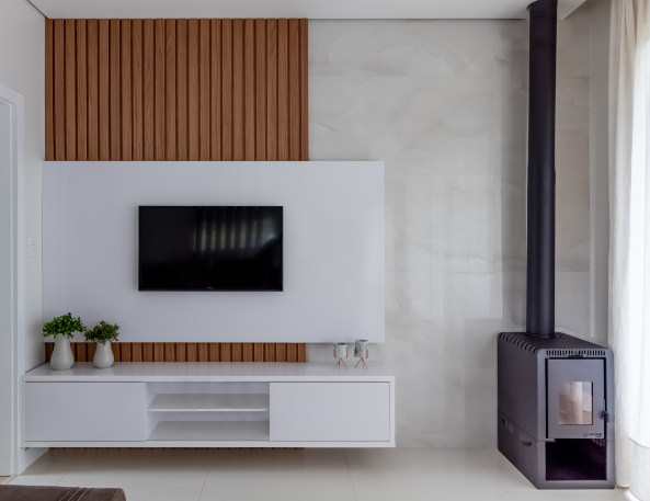 Painel para TV: escolha modelos que harmonizem com cores e móveis da sala – Foto: Shutterstock