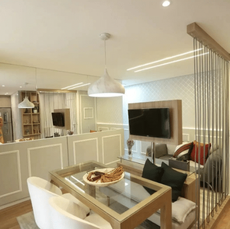 Painel para TV: branco com madeira é uma combinação que não sai de moda – Projeto: Ariadne Stein Arquitetura e Design