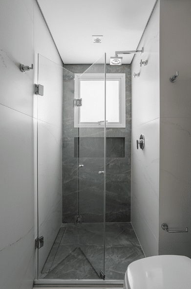 5 Dicas para Escolher o Melhor Box para Banheiro 1 Box para banheiro: combine estilo e funcionalidade para um visual elegante e prático – Projeto: Tatu Arquitetura | Foto: Thiago Travesso