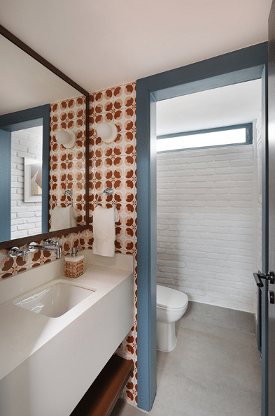 3 Modelos de Pia para Banheiro Pequeno para se Inspirar 19 Lembre-se de considerar o custo total e a facilidade de manutenção ao escolher a pia para seu banheiro pequeno – Projeto: Mandril Arquitetura | Foto: Mariana Orsi @marianaorsifotografia