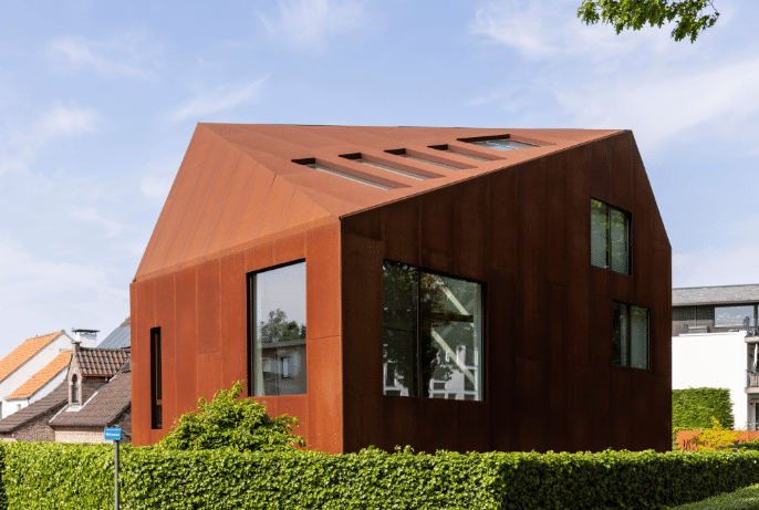 3 Ideias de Revestimento de Parede Externa para Valorizar o Imóvel 8 Aço corten tem estética diferenciada e é mais resistente à corrosão – Foto: Shutterstock
