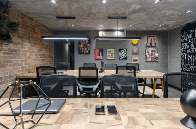 3 Dicas para Transformar Escritórios Modernos 6 É essencial pensar na ergonomia na hora de escolher móveis para escritórios modernos –Projeto: Jacqueline Fumagalli | Foto: Ronaldo Rizutti