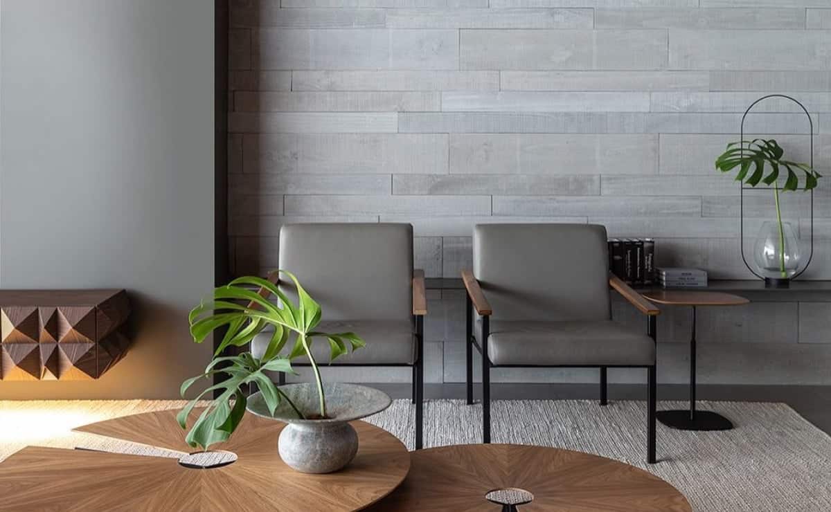30 Ideias Incríveis de Revestimento Cinza para Interiores 2 Sala decorada com revestimento cinza.