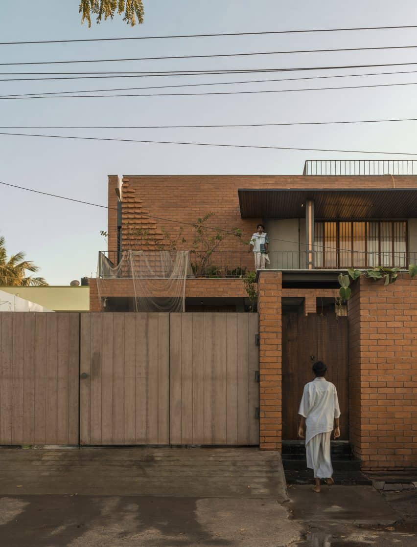 Casa Billy O'Tea: Arquitetura inovadora que evoca navio atracado. 2 Portão de entrada para a casa Billy O'Tea em Thoothukudi, Índia.