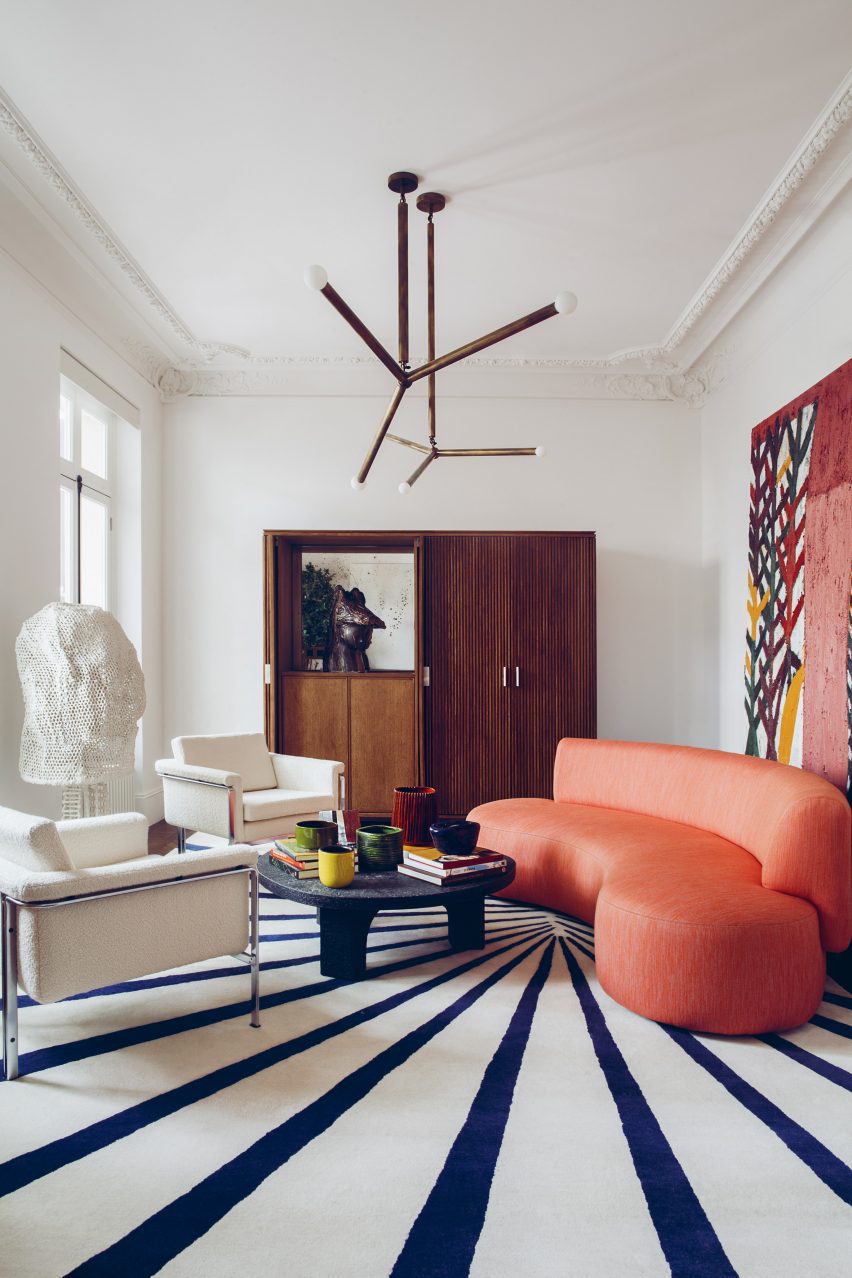 Rugs ousados que transformam sua sala de estar. 2 Casa em Versalhes, França, por RMGB
