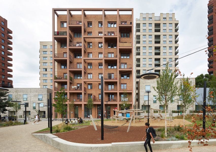 Regeneração Sustentável: White Arkitekter Transforma Gascoigne Estate em Londres. 2 White Arkitekter completou novas residências para a regeneração da Gascoigne Estate.