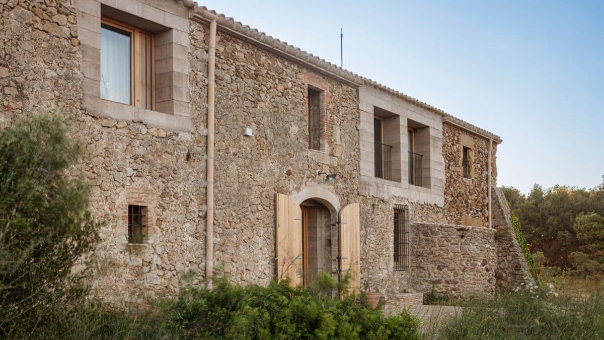 Ruínas de pedra transformadas em casa deslumbrante na Espanha. 1 Ruínas de pedra transformadas em casa deslumbrante na Espanha.