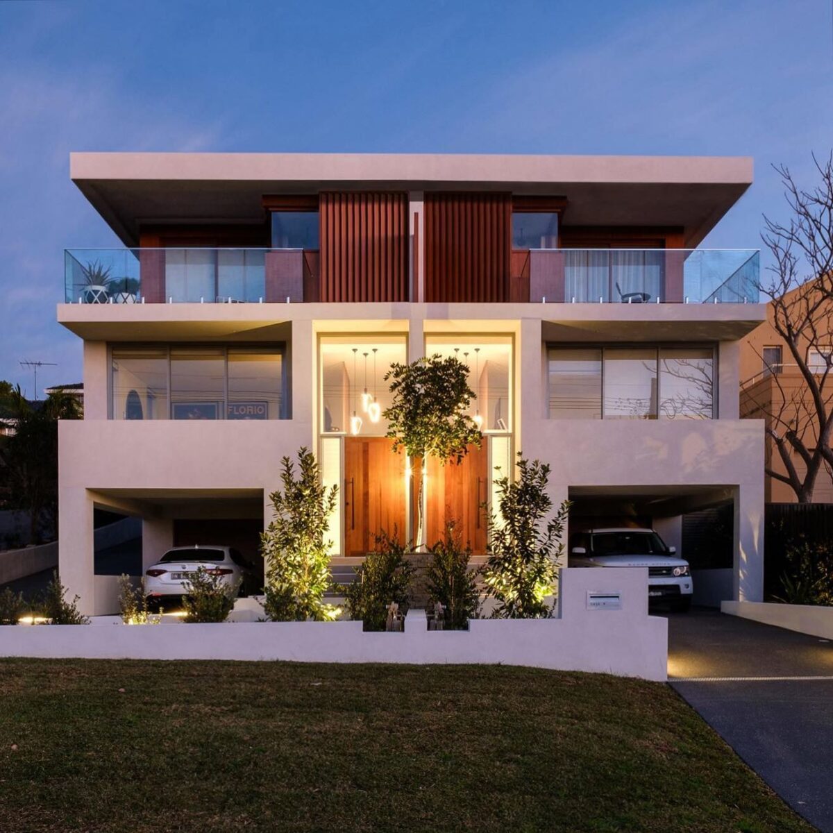 Vantagens e Desvantagens de Morar em uma Casa Geminada 10 Casa geminada moderna e estilosa com design diferenciável.