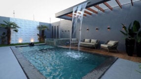 Piscina de Vinil: Custo Acessível e Design Versátil para Áreas de Lazer 9 Foto de área de lazer pequena.