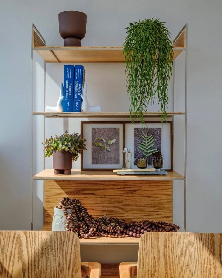 Sofisticação na Decoração: Como Usar o Colar de Mesa 8 Colar de mesa é um detalhe especial na estante