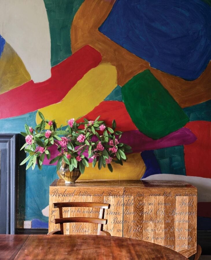 Decoração Vibrante: O Poder da Cor Ocre em Ambientes 8 Decoração de um quarto, onde a cor ocre traz um toque acolhedor ao ambiente.