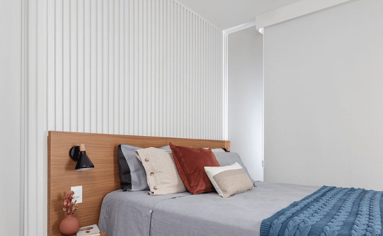 Modelo blackout que proporciona um ambiente escuro e confortável para dormir.