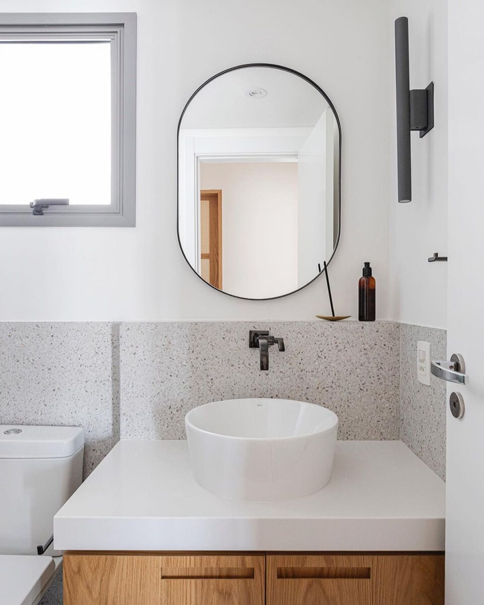 Transforme sua Decoração com o Clássico Espelho Oval 6 Macaxá Arquitetura
