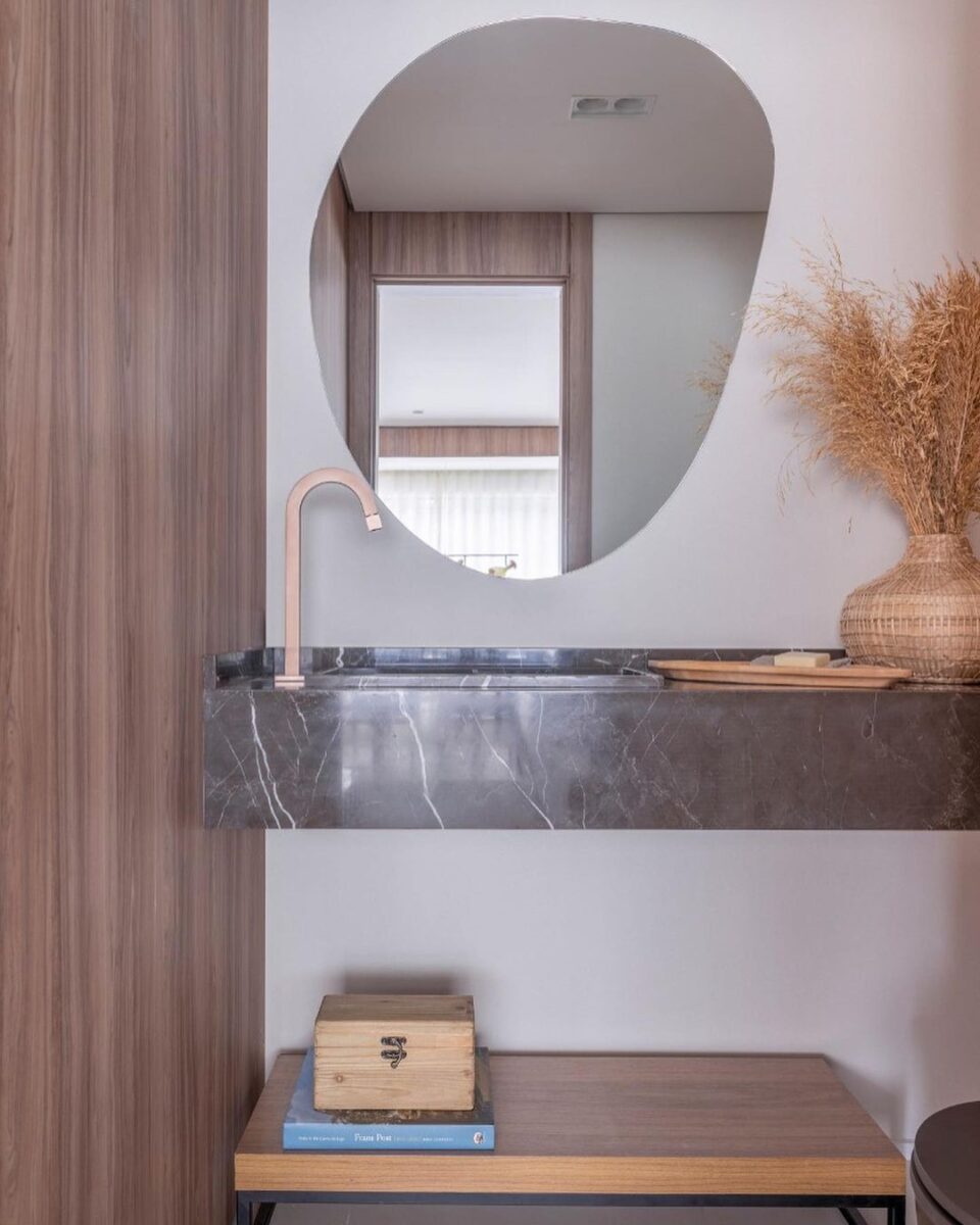Aprenda a criar uma decoração mais natural com espelhos orgânicos 6 Espelho orgânico grande