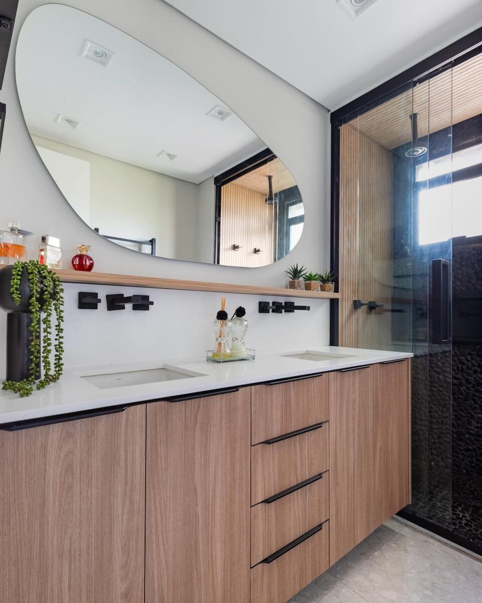 Aprenda a criar uma decoração mais natural com espelhos orgânicos 8 Espelho orgânico com LED