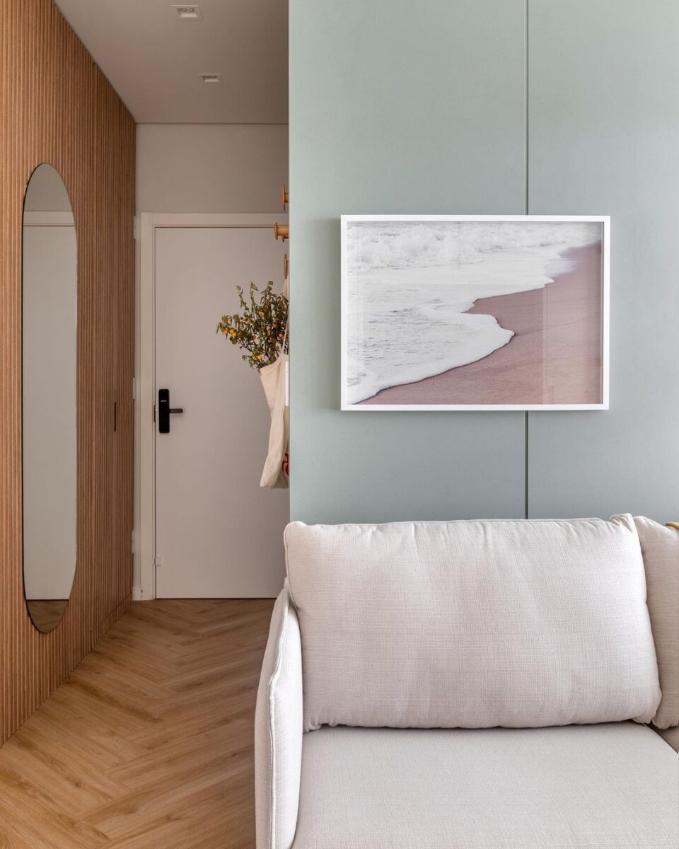 Como Decorar Seu Hall de Entrada com Espelhos: 10 Ideias Incríveis 10 Hall de entrada com espelho como objeto versátil