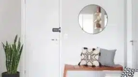 Como Decorar Seu Hall de Entrada com Espelhos: 10 Ideias Incríveis 4 Foto de hall de entrada pequeno