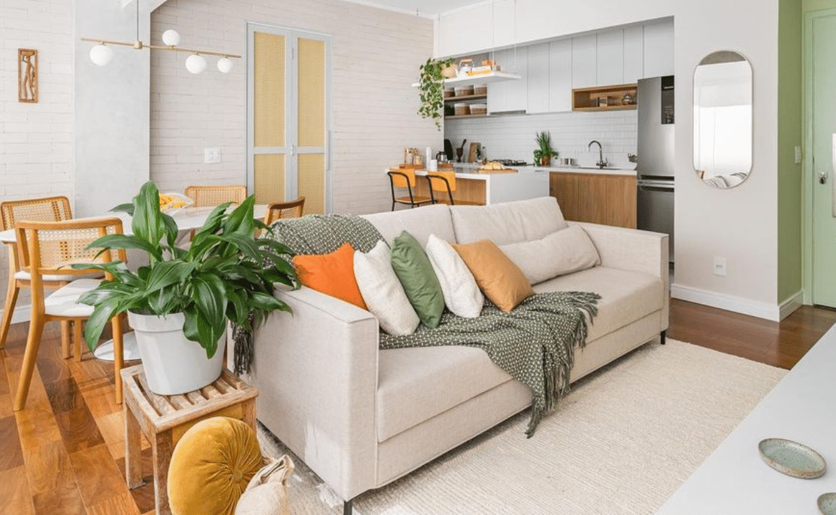 Como Usar Manta para Sofá e Transformar Seu Ambiente em um Espaço Aconchegante 2 Manta para sofá que complementa a sala de estar com um toque mais acolhedor e confortável.