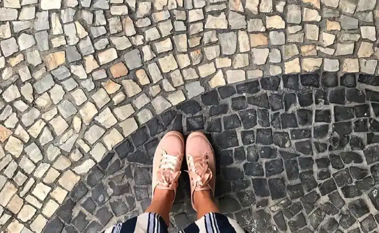 Pedras para Calçada: 5 Opções Acessíveis e Práticas 2 Capa do artigo que mostra uma pedra para calçada.
