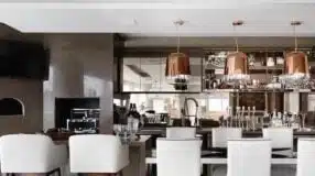 Decoração com Pendente para Bancada: Dicas e Ideias 8 40 razões para incluir um pendente para área gourmet em seu projeto