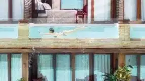 Revestimento para piscina: saiba qual o melhor material a ser escolhido 4 Imagem de piscina de vidro