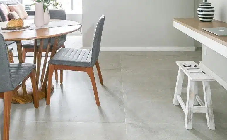 Inspire-se com 10 ideias de decoração utilizando porcelanato acetinado 2 Capa do artigo com imagens de porcelanato acetinado.