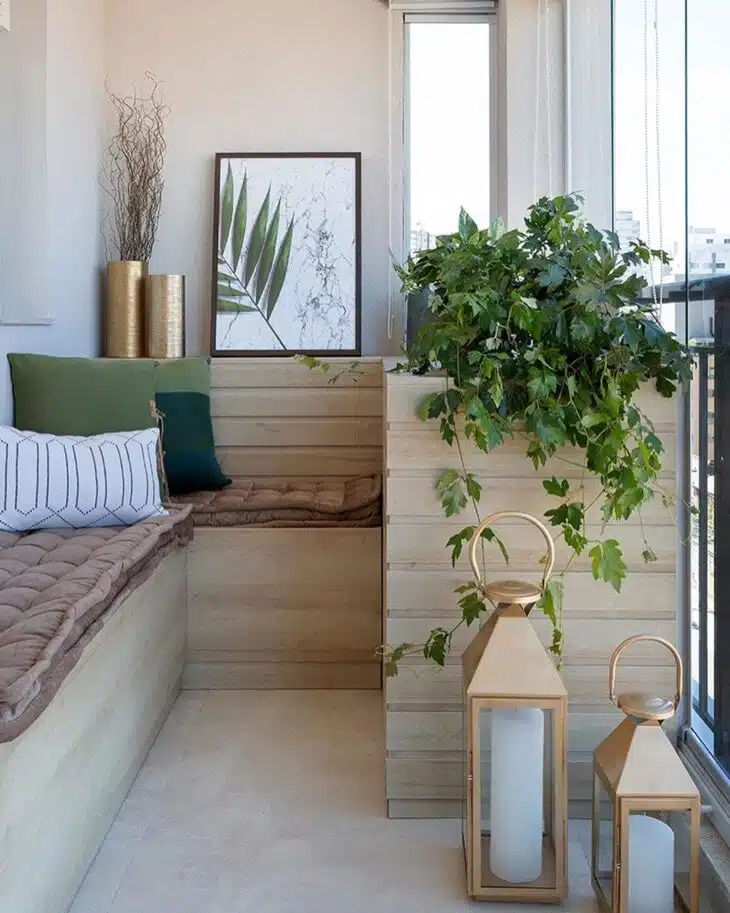 Varanda decorada com porcelanato bege