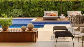 A Elegância Rústica da Pedra Hijau na Decoração 8 Foto de porcelanato para piscina 21 - 3