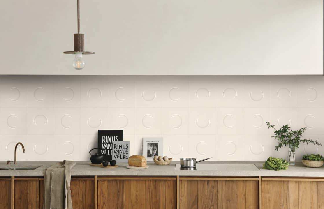 Porcelanato com relevo: personalidade ao alcance das mãos 8 O porcelanato com relevo do kit Eclipse White traz o céu para a sua casa (Projeto: Portobello)