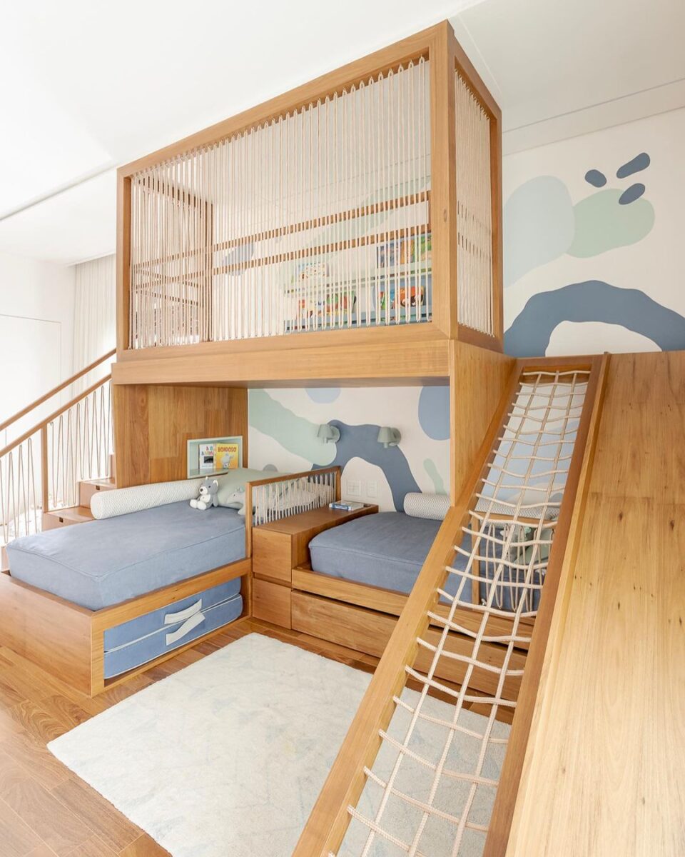Quarto infantil planejado que incentiva a organização.
