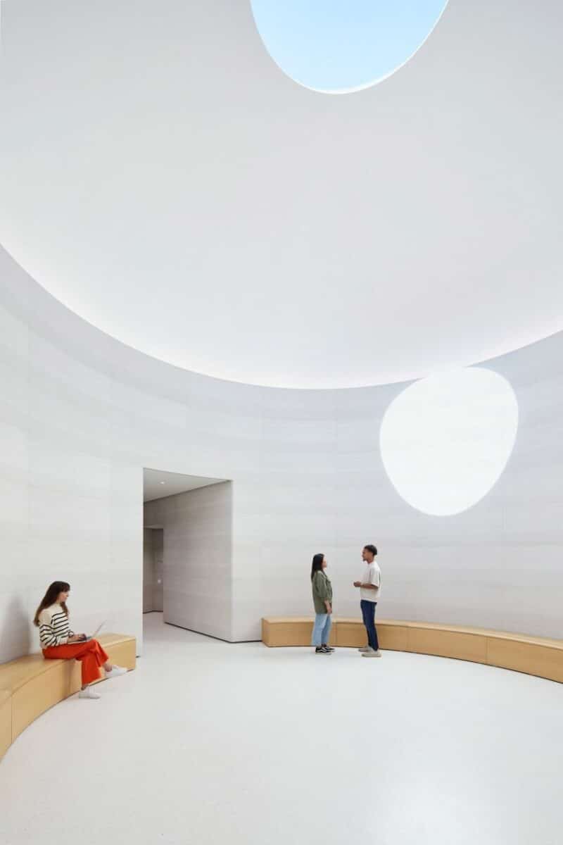 Novo e impressionante Observatório subterrâneo da Apple em California. 2 Vista de dentro da The Observatory, situada na encosta do campus Apple Park.