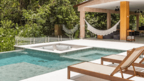 Foto de área de lazer com piscina