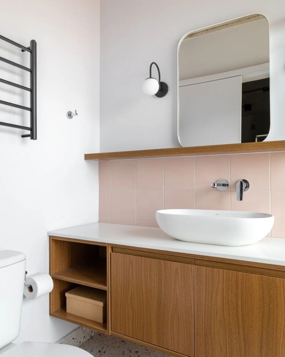 Cerâmica para Banheiro: 10 Propostas Incríveis para Decorar 7 Imagem com revestimentos neutros para banheiros.