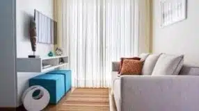 Revestimento para sala: dicas de um especialista e 85 ideias incríveis 7 Foto de lustre para sala pequena