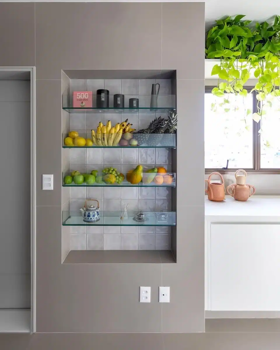 Enfeites para Cozinha: 40 Ideias para Decorar o Ambiente 1 Imagem apresenta fruteira de parede como decoração.