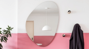 Espelhos para Sala: Ideias de Decoração e Compras Online 7 Espelho orgânico que traz uma decoração natural.