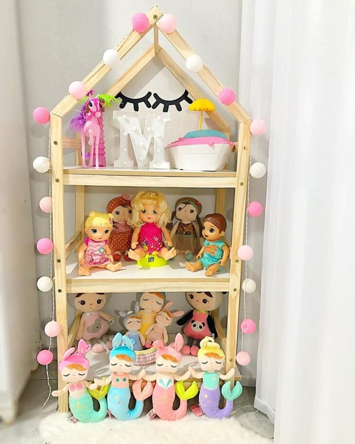 Estante para brinquedos: 10 ideias para deixar tudo em ordem. 10 Visual de estante para brinquedos em um ambiente.