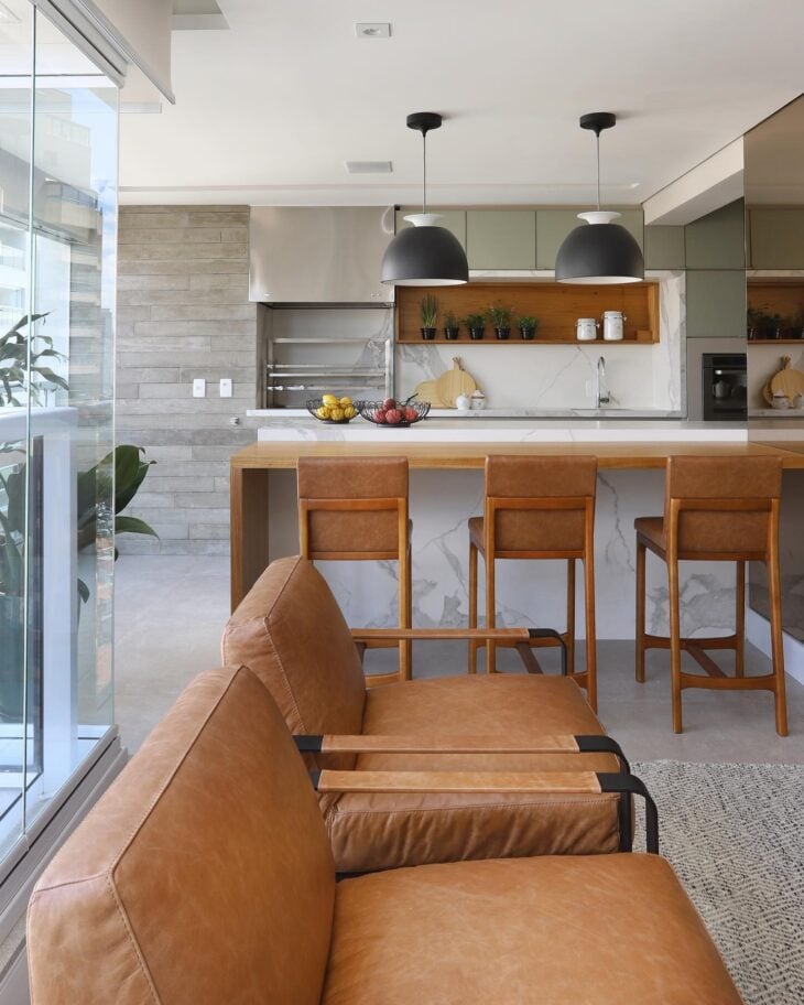Como Usar Mármore Calacata e Elevar a Elegância da Sua Casa 3 Foto de mármore Calacata com veios marcados apresentando elegância em design.