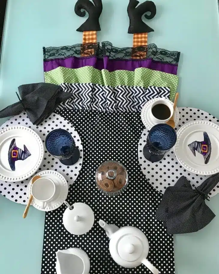 70 Ideias de mesas de Halloween para uma decoração assustadora 9 Mesa de Halloween com detalhes elegantes