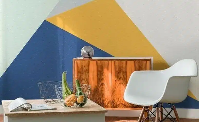 10 Ideias de Parede Colorida para Alegrar seu Espaço 3 A parede colorida é uma maneira simples e moderna de decorar.
