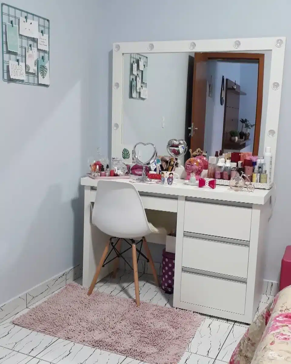 Penteadeiras com Espelho: 60 Ideias para Montar o Seu Cantinho de Beleza 7 Bruna Avilar