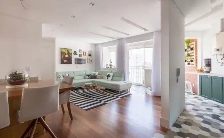 Pisos para sala: conheça os tipos e inspire-se com 60 fotos 3 Salas são os ambientes em que há maior movimentação de pessoas, tanto moradores quanto visitas.