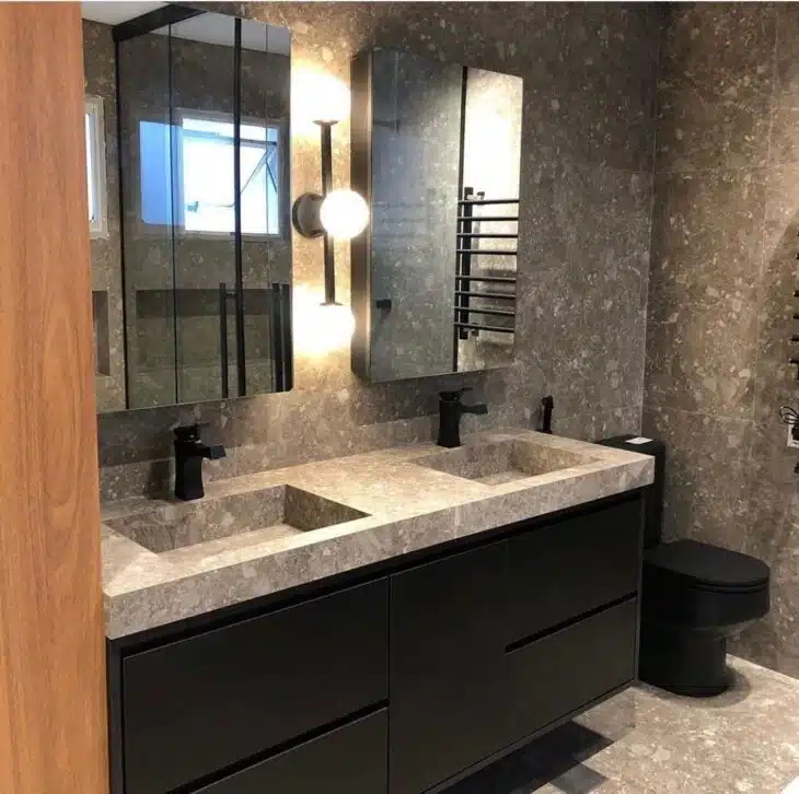 26 Ideias de Revestimento Cinza para Ambientes Modernos 2 Porcelanato cinza em ambiente bem iluminado.