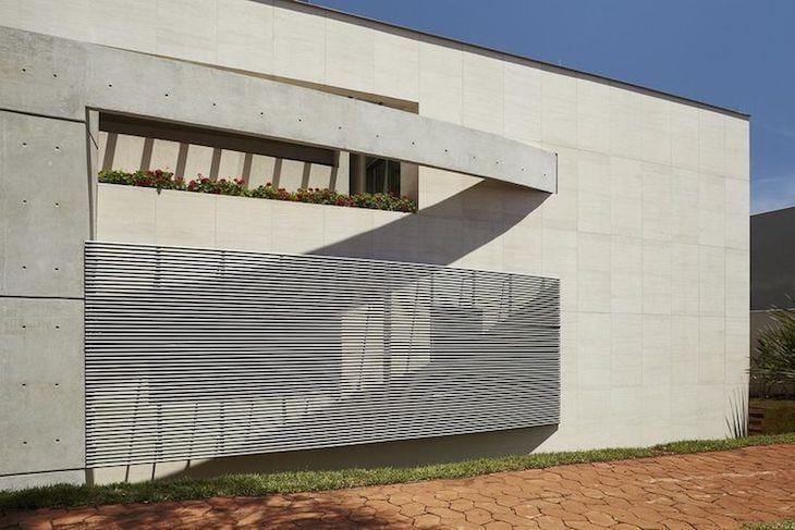 Revestimentos para Fachadas: Como Escolher a Melhor Opção para Seu Projeto 2 Foto: Reprodução / Angela Pinho Arquitetura