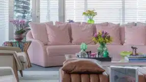 Parede Geométrica: 10 Inspirações Para Decorar 9 Você pode criar efeitos surpreendentes combinados à mobília.